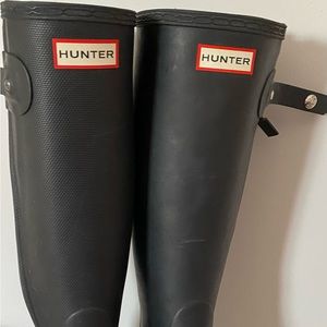 black rain boots